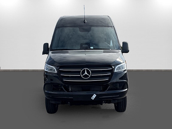 Mercedes-Benz Sprinter 319 2 of 14