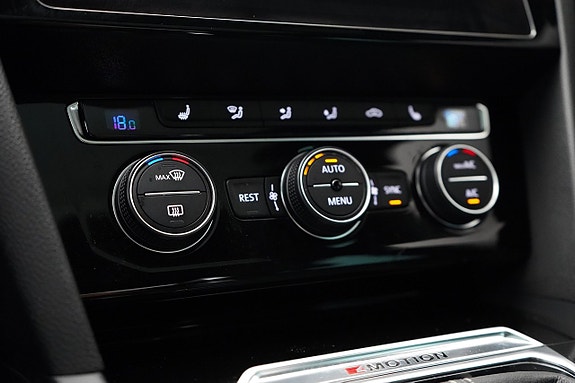 Volkswagen Passat 12 of 24