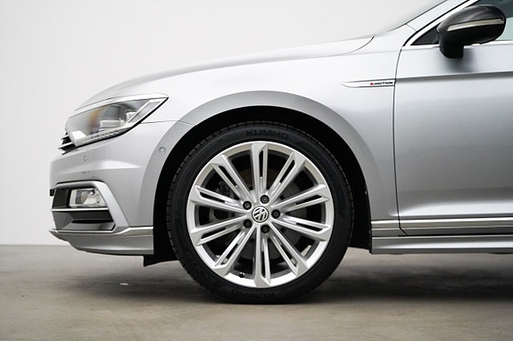 Volkswagen Passat 2 of 24