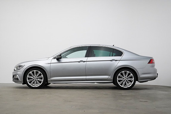 Volkswagen Passat 3 of 24