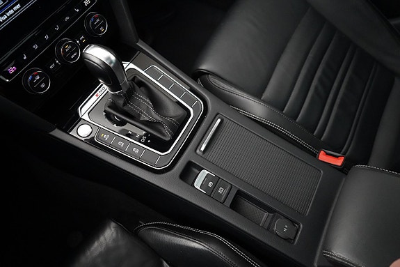 Volkswagen Passat 13 of 24