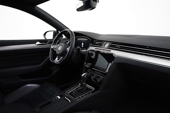 Volkswagen Passat 16 of 24