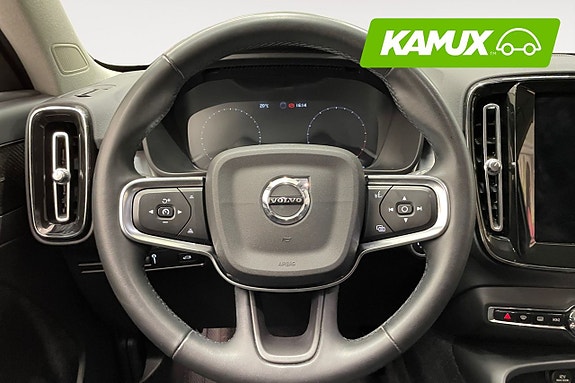 Volvo XC40 13 of 26