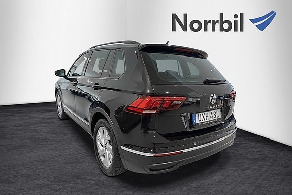 Volkswagen Tiguan 3 of 6