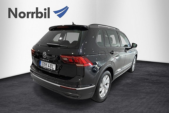 Volkswagen Tiguan 4 of 6