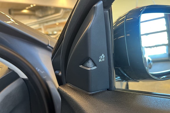 Volvo V40 Cross Country 13 of 19