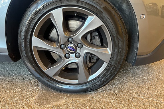 Volvo V40 Cross Country 11 of 19