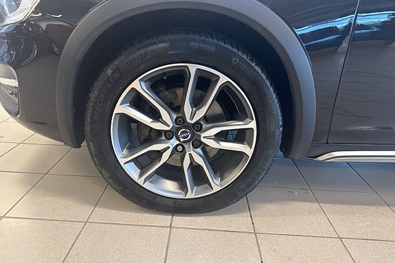 Volvo V60 Cross Country 10 of 23