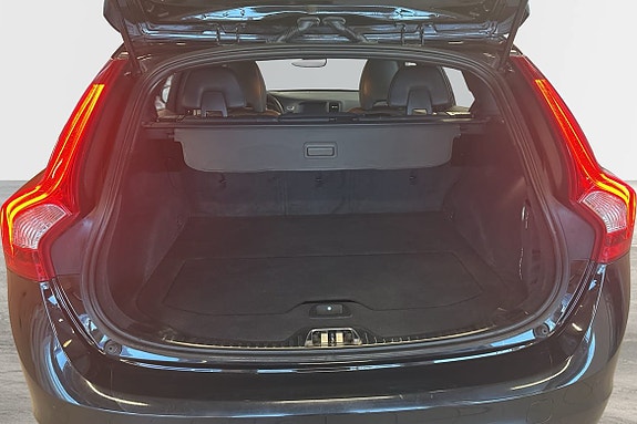 Volvo V60 Cross Country 8 of 23