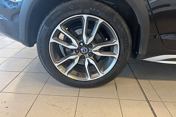 Volvo V60 Cross Country 12 of 23
