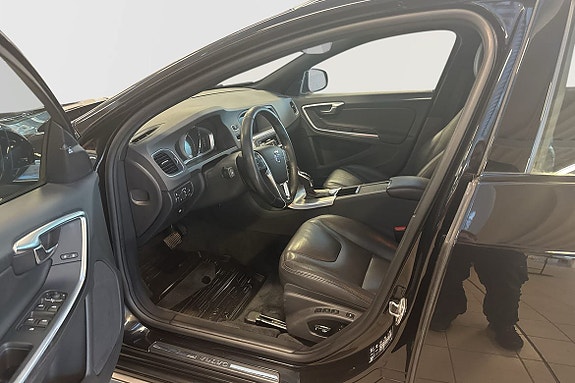 Volvo V60 Cross Country 4 of 23