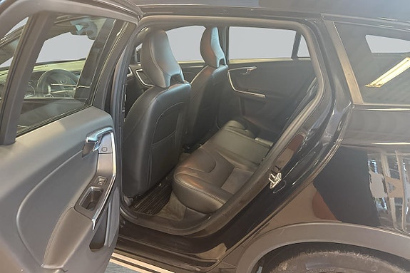 Volvo V60 Cross Country 7 of 23