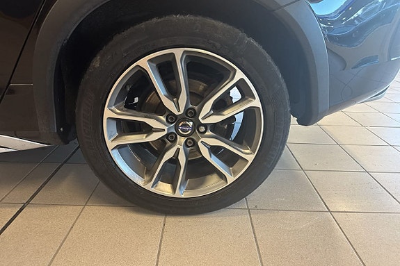 Volvo V60 Cross Country 9 of 23