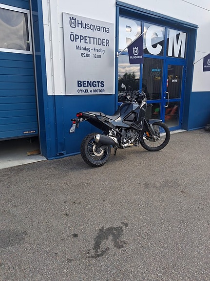 Kawasaki kLE 500 2 of 4