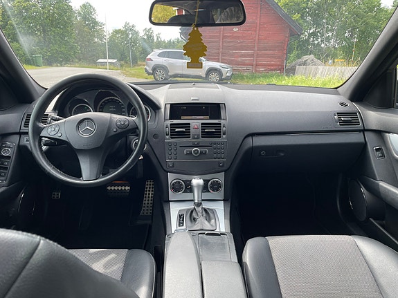 Mercedes-Benz C180 6 of 8
