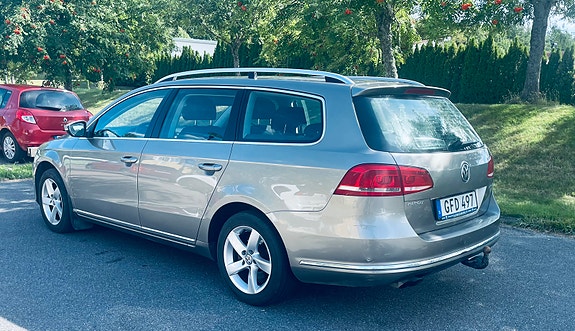 Volkswagen Passat 3 of 14