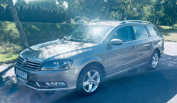 Volkswagen Passat 2 of 14