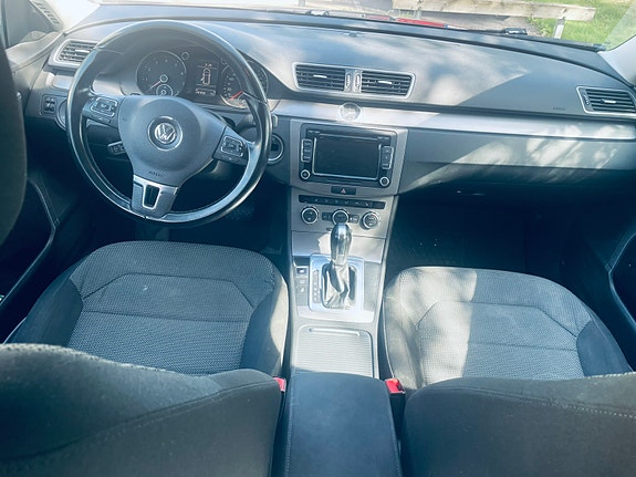 Volkswagen Passat 9 of 14