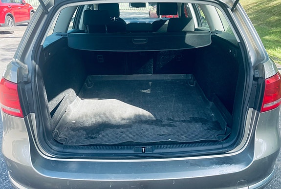 Volkswagen Passat 12 of 14