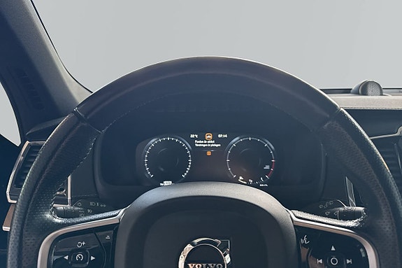 Volvo XC90 12 of 23