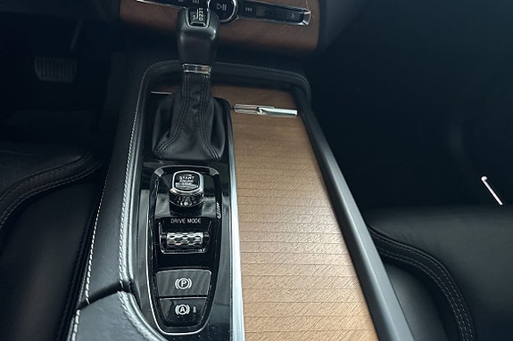 Volvo XC90 18 of 23