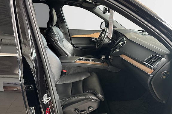 Volvo XC90 5 of 23