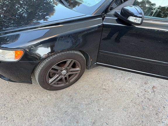 Volvo S40 2 of 9