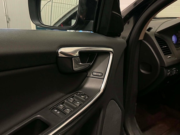 Volvo XC60 29 of 30