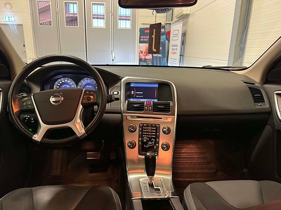 Volvo XC60 17 of 30
