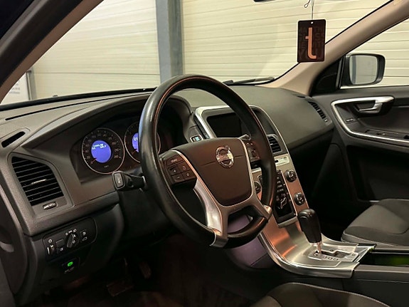 Volvo XC60 16 of 30