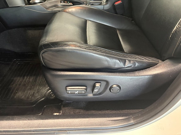 Toyota RAV4 9 of 23
