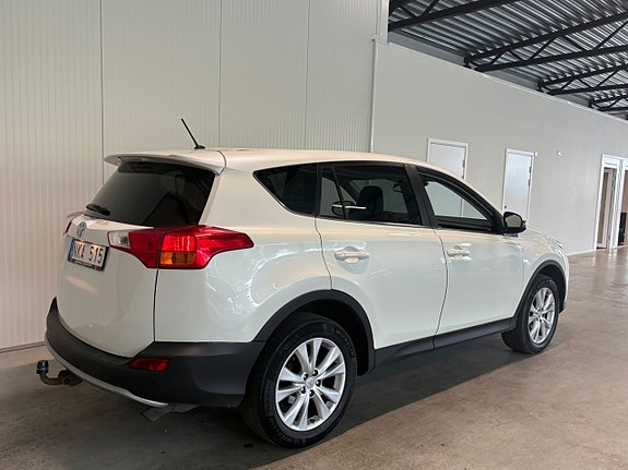 Toyota RAV4 3 of 23