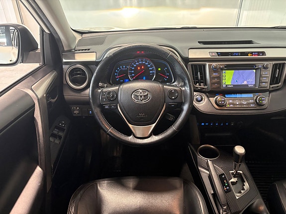 Toyota RAV4 10 of 23