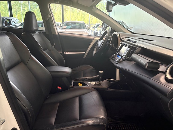 Toyota RAV4 13 of 23