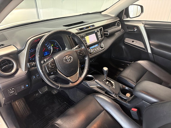 Toyota RAV4 7 of 23