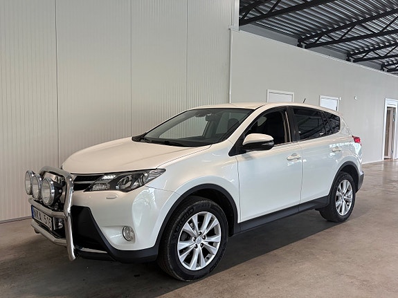 Toyota RAV4 4 of 23