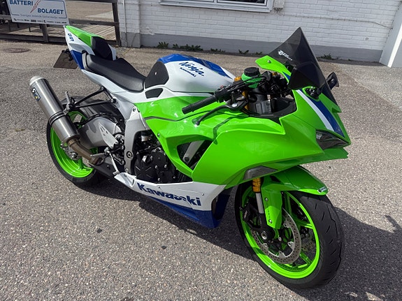 Kawasaki ZX-6R Anniversary Edition 2 of 4