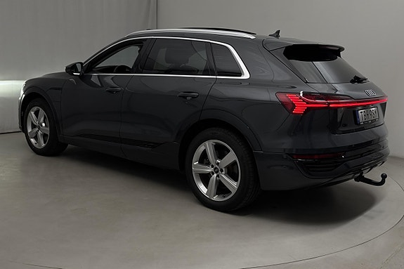 Audi Q8 20 of 25