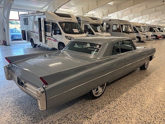 Cadillac Diville 7 of 13