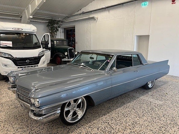 Cadillac Diville 5 of 13