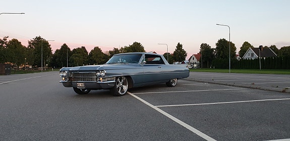 Cadillac Diville 3 of 13