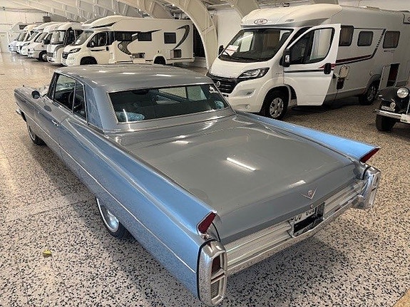 Cadillac Diville 6 of 13