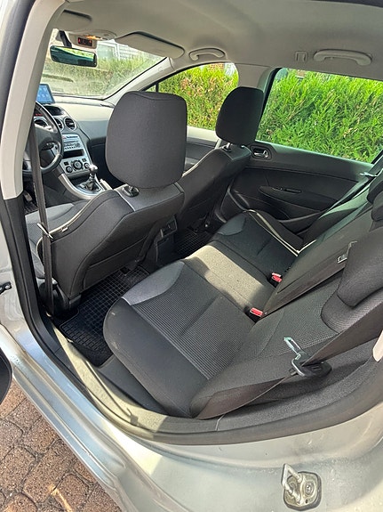 Peugeot 308 SW 8 of 22