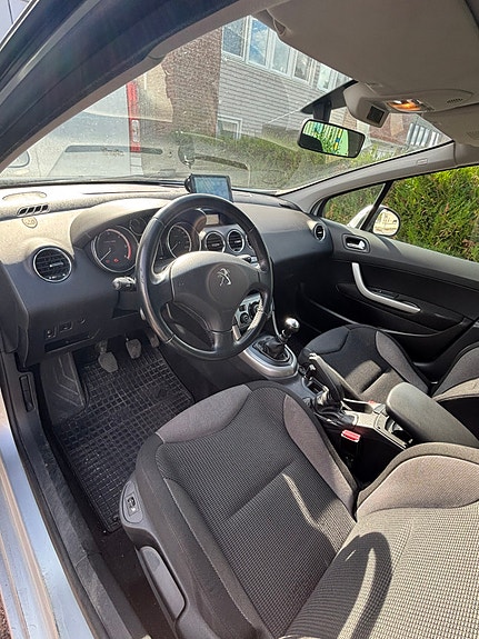 Peugeot 308 SW 9 of 22