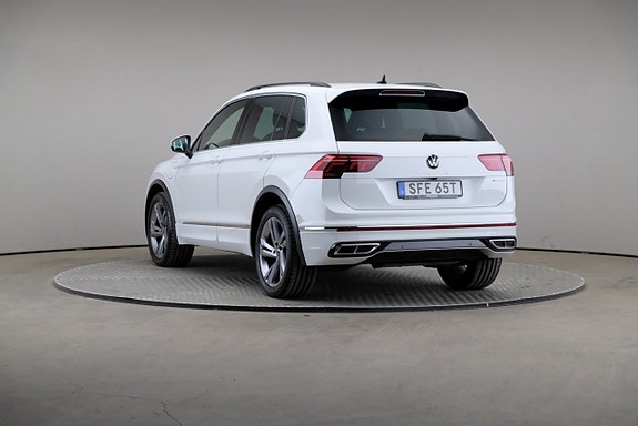 Volkswagen Tiguan 2 of 3