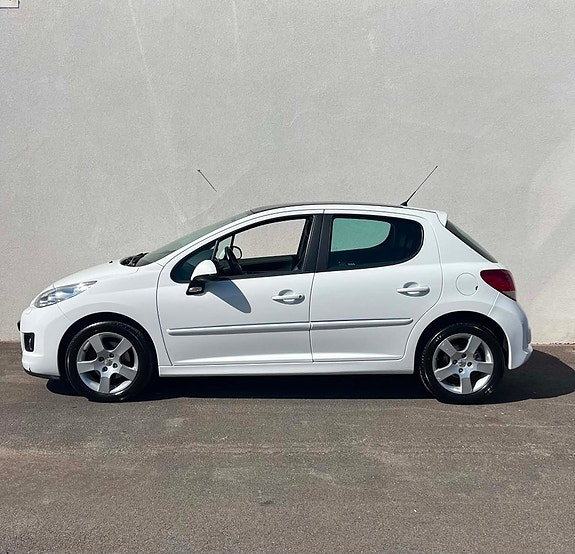 Peugeot 207 3 of 18