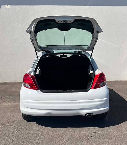 Peugeot 207 15 of 18