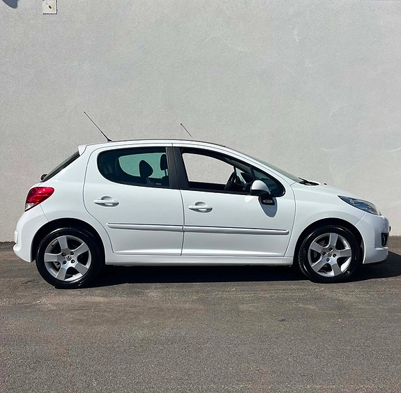 Peugeot 207 9 of 18