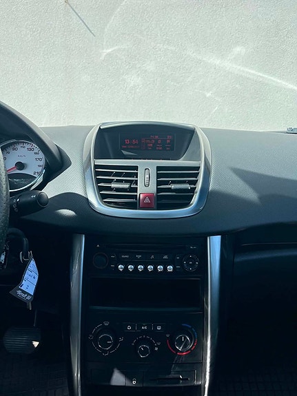 Peugeot 207 8 of 18