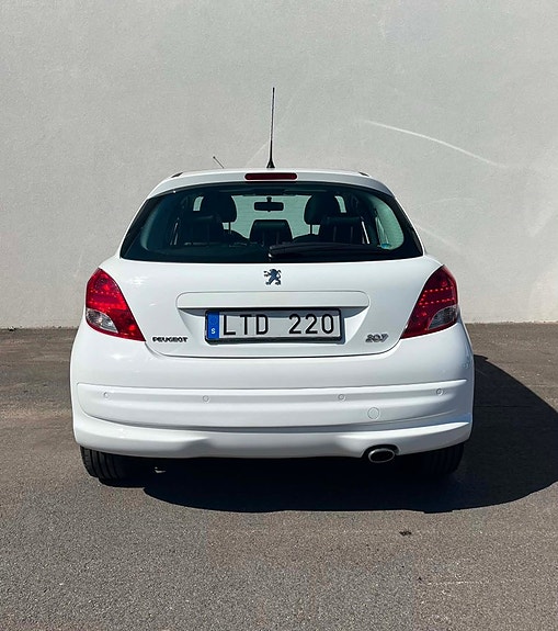 Peugeot 207 14 of 18